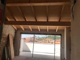 Estudio de Arquitectura Félix Cuadrado interior vigas y ventana