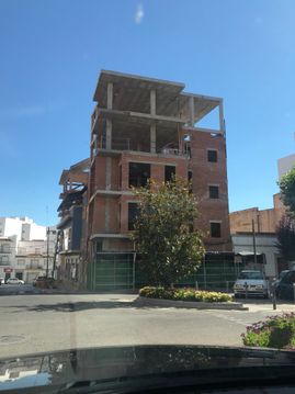 Estudio de Arquitectura Félix Cuadrado frontal edificio en construccion